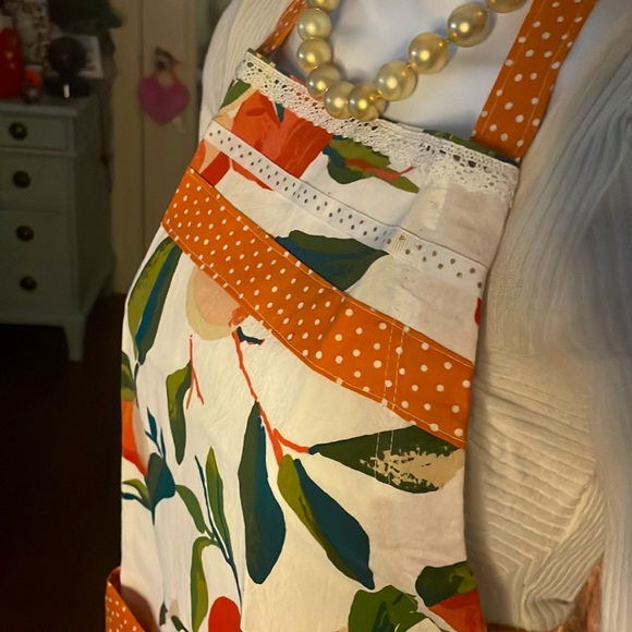 Handmade “Feelin Peachy” Apron 🍑 - Picture 4 of 12